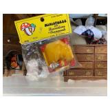 Miniature people, furniture; basket... Miniature people, furniture; basket...