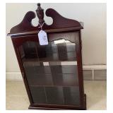Mirrored curio cabinet, approx. 20'... Mirrored curio cabinet, approx. 20'...