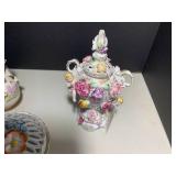 (3) German porcelain cherubs and fl... (3) German porcelain cherubs and fl...