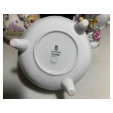 (3) German porcelain cherubs and fl... (3) German porcelain cherubs and fl...