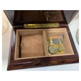 Carnival glass, lidded tea jar and ... Carnival glass, lidded tea jar and ...