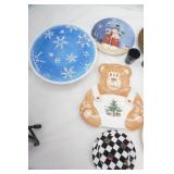 Collectible Holiday Plates. Decor & Serving