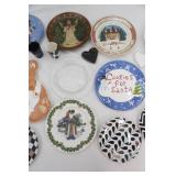 Collectible Holiday Plates. Decor & Serving