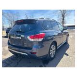 2013 NISSAN PATHFINDER SV *133k Miles | 4x4 | 3rd Row Seating* (NO RESERVE)