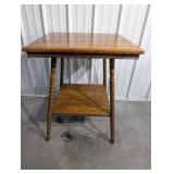Oak End Table with Lower Shelf - Turned Legs, Vintage 28in L x 18in D Oak End Table with Lower Shelf - Turned Legs, Vintage 28in L x 18in D