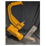 Bostitch Pneumatic Nailer with Box of Grip Fast Staples Bostitch Pneumatic Nailer with Box of Grip Fast Staples