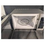 Magic Chef MCM990ST Microwave Oven - 120V Countertop Magic Chef MCM990ST Microwave Oven - 120V Countertop