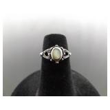 .925 Sterling Silver Inlayed Pearl Ring Size 4 .925 Sterling Silver Inlayed Pearl Ring Size 4