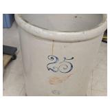 Red Wing 25-Gallon Stoneware Crock 25' x 19 1/2' Red Wing 25-Gallon Stoneware Crock 25' x 19 1/2'
