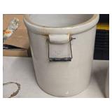 Red Wing 6-Gallon Stoneware Crock 15' x 13' Red Wing 6-Gallon Stoneware Crock 15' x 13'