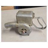 Vintage J&P Midget Duster Hand-Cranked Dust-Based Fertilizer Spreader Vintage J&P Midget Duster Hand-Cranked Dust-Based Fertilizer Spreader