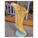 Bud Vase by Shawnee (USA) Bud Vase by Shawnee (USA)