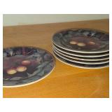 Lot of (6) 6 1/2' Ceramic Dessert / Salad Plates by Gien (France) / Cueillette pattern