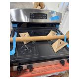 GE 30-in 4-Burner Gas Range, 4.8 cu ft GE 30-in 4-Burner Gas Range, 4.8 cu ft