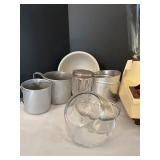 DR - Hamilton Beach Blender 14-Speed & Vintage Kitchenware Set - Glass Jar, Mugs & Bakeware