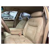 2001 LINCOLN TOWN CAR SIGNATURE *No Accidents Reported* (NO RESERVE)