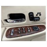 2001 LINCOLN TOWN CAR SIGNATURE *No Accidents Reported* (NO RESERVE)