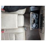 2001 LINCOLN TOWN CAR SIGNATURE *No Accidents Reported* (NO RESERVE)