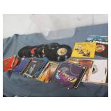 Lot of 45 records, many popular art... Lot of 45 records, many popular art...