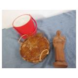 Basket of glasses, wood figure and ... Basket of glasses, wood figure and ...