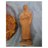 Basket of glasses, wood figure and ... Basket of glasses, wood figure and ...