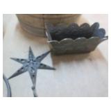 Vintage metal basins, metal decor a... Vintage metal basins, metal decor a...