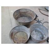 Vintage metal basins, metal decor a... Vintage metal basins, metal decor a...