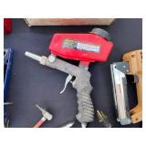 Central Pneumatic Gravity Feed Blast Gun 95793 with Hose & Box