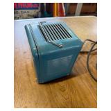 vintage Schauer B3612 battery charger, powers up