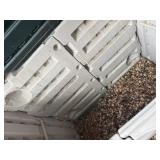 Rubbermaid outdoor storage unit , 59x32x45