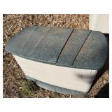 Rubbermaid outdoor storage aprox 42x24