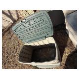 Rubbermaid outdoor storage aprox 42x24