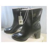 (CS) New Pair of Women's Heeled Boo...
