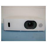 Hitachi CP-WU5505 WUXGA 5000-Lumen HD Home Theater LCD Projector / Projection System with Remote Control and HDMI Cable Hitachi CP-WU5505 WUXGA 5000-Lumen HD Home Theater LCD Projector / Projection System with Remote Control and HDMI Cable