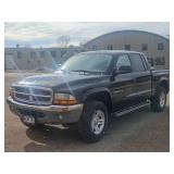 2002 DODGE DAKOTA PICKUP - LOW MILES!