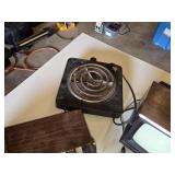 Vintage Electronics Collection including Master Airline FM/AM 6-Band Radio, Soundesign Digital Clock Radio, and Other Items