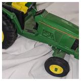 1:16 John Deere 6200 Tractor