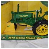 1/16th John Deere BN Tractor