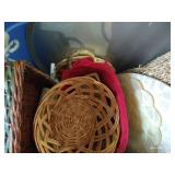 Tote of Baskets, Placemats, & Pizza Pan