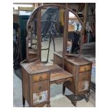 Vintage Vanity/Make Up Dresser with Mirror