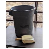 30 Gallon Brute Can With Large Poly Scoop