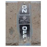 GM 30 Amp On/Off Breaker Switch