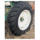Oliver 1650 Crop Tractor - Newer Tires - Runs