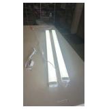 Pair of 4 ft shop lights linkable Pair of 4 ft shop lights linkable