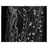 Assorted Jewelry Necklaces & Bracelets - Turquoise Stones, Pearls & Glass Beads Assorted Jewelry Necklaces & Bracelets - Turquoise Stones, Pearls & Glass Beads