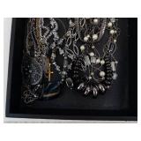 Assorted Jewelry Necklaces & Bracelets - Turquoise Stones, Pearls & Glass Beads Assorted Jewelry Necklaces & Bracelets - Turquoise Stones, Pearls & Glass Beads