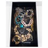Costume Jewelry - Assorted Necklaces & Bracelets Collection Costume Jewelry - Assorted Necklaces & Bracelets Collection