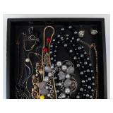 Assorted Jewelry Collection - Necklaces, Bracelets, Beads & Brooch Assorted Jewelry Collection - Necklaces, Bracelets, Beads & Brooch