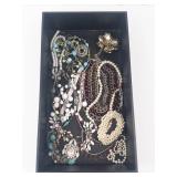 Assorted Costume Jewelry Necklaces & Bracelets - Pearl & Bead Mix in Box Assorted Costume Jewelry Necklaces & Bracelets - Pearl & Bead Mix in Box