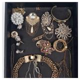 Costume Jewelry Lot - Mixed Necklaces, Bracelets, Earrings & Brooches Costume Jewelry Lot - Mixed Necklaces, Bracelets, Earrings & Brooches
